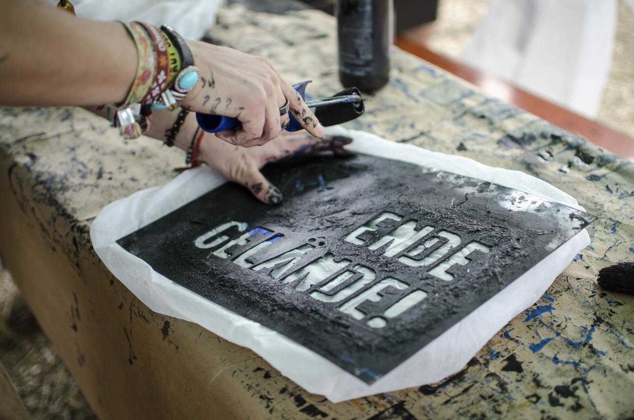 Someone prints the words "Ende Gelände" on to a white shirt